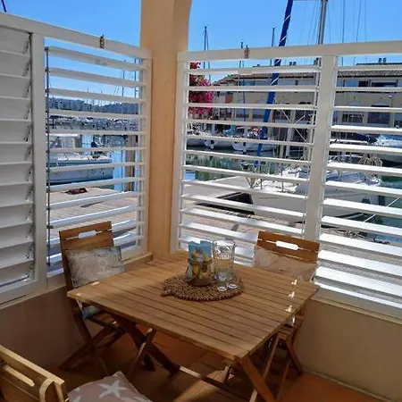Port Et Apartmán